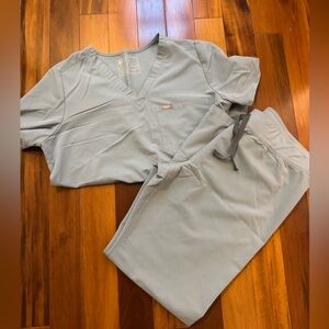 Figs Light Gray Scrub Set